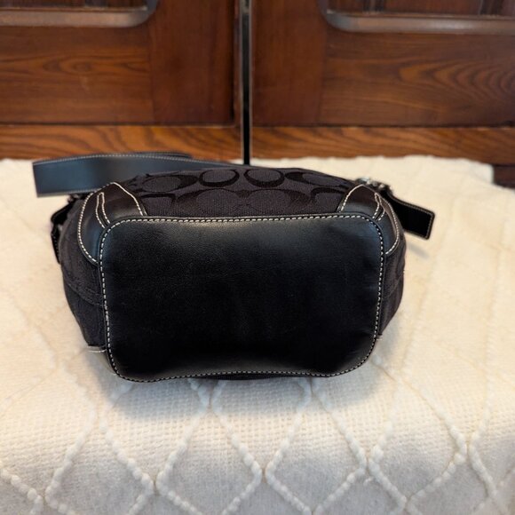 Coach Vintage Y2K - Signature and Leather Bucket Bag 6076 in Black - Picture 7 of 12